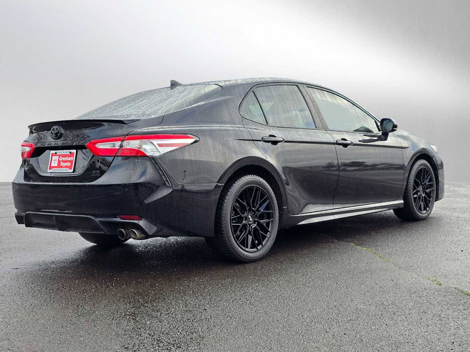 Used 2020 Toyota Camry SE image 3