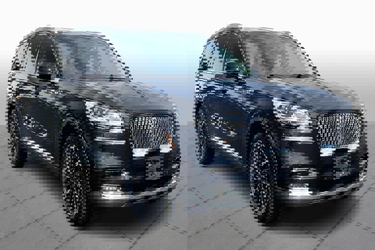 Used 2020 Lincoln Aviator Reserve w/ Equipment Group 202A image 4