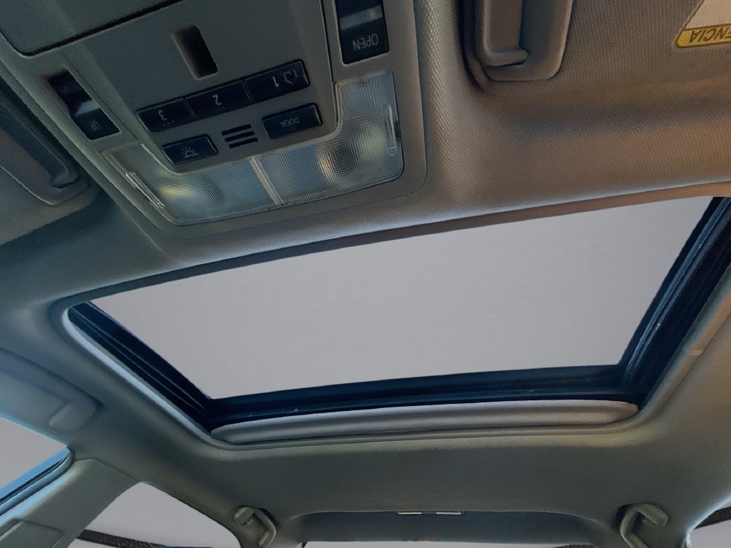 Used 2014 Toyota Camry SE w/ Moonroof Package FWD image 28