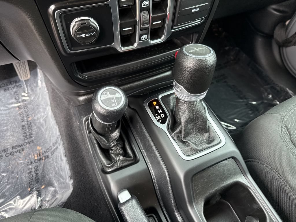 Certified 2021 Jeep Gladiator Sport AWD/4WD image 14