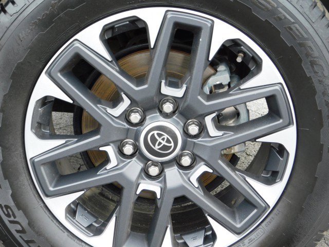 Used 2024 Toyota Tundra Limited image 9