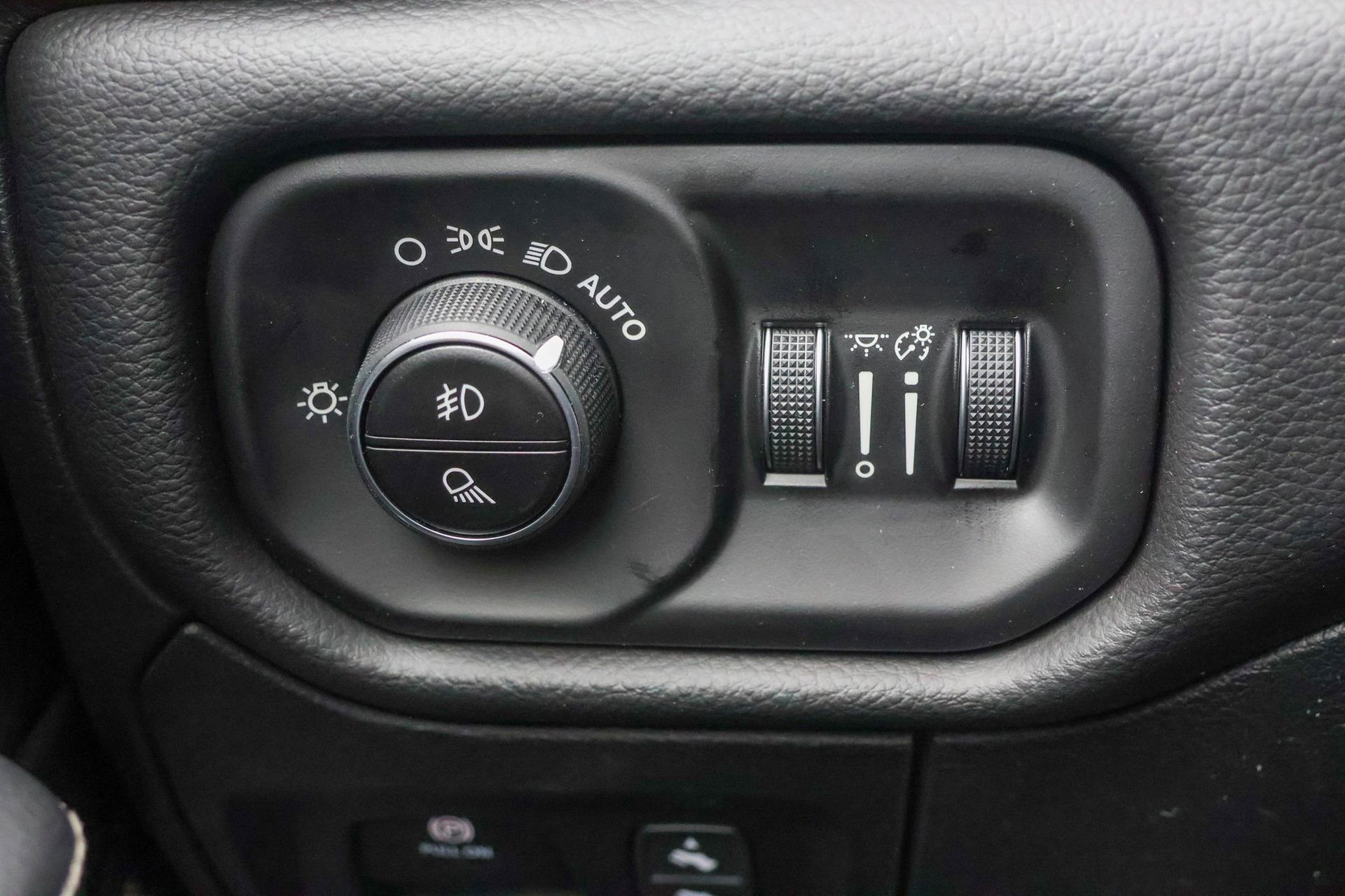 New 2026 RAM 1500 Laramie AWD/4WD image 34