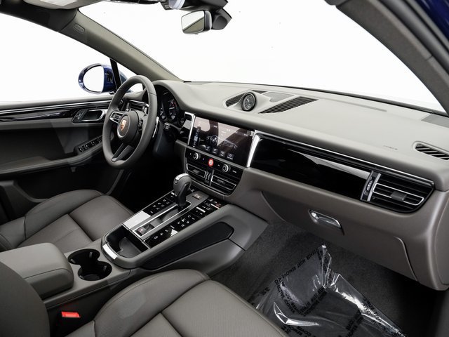 Certified 2025 Porsche Macan AWD/4WD image 23