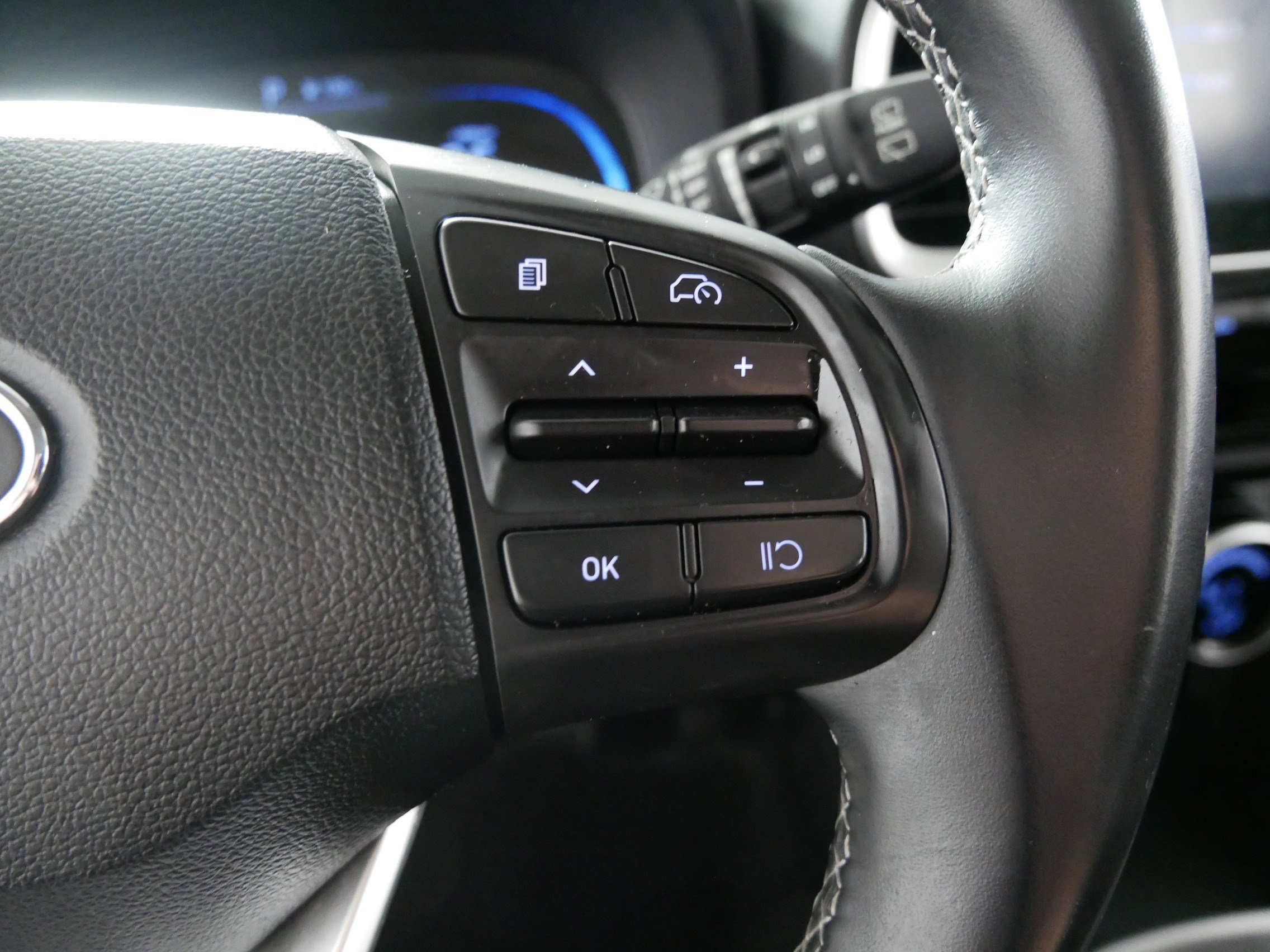 Used 2024 Hyundai Venue SEL image 28
