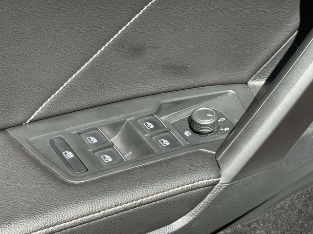 Used 2022 Volkswagen Tiguan SE w/ Panoramic Sunroof Package AWD/4WD image 9