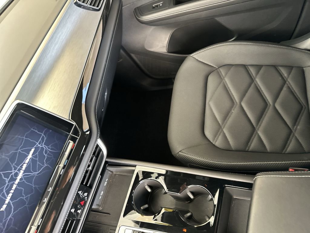 Used 2025 Volkswagen Atlas Cross Sport SE FWD image 24