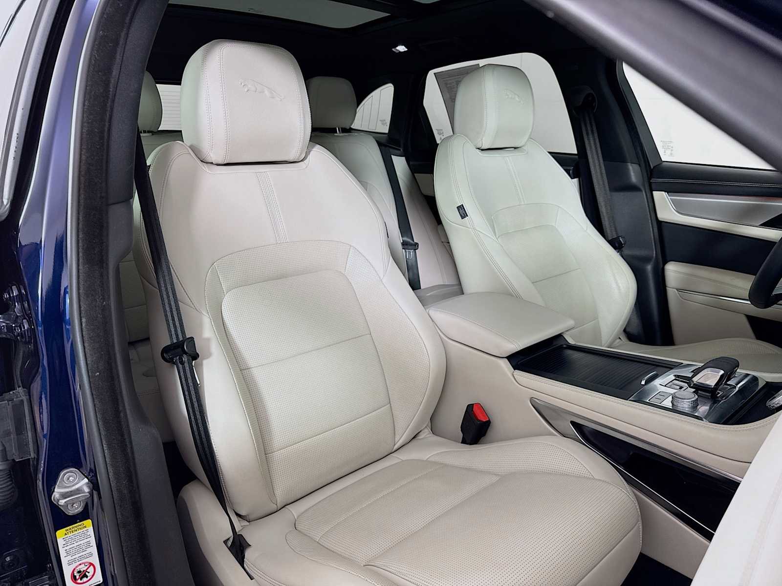 Used 2024 Jaguar F-PACE R-Dynamic S image 27