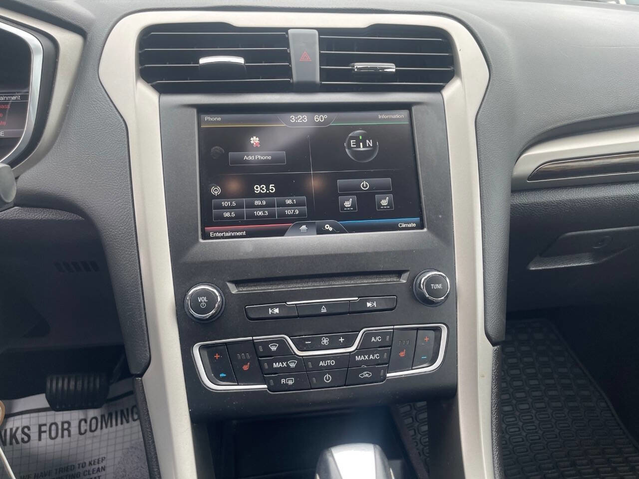 Used 2016 Ford Fusion SE w/ Equipment Group 202A FWD image 17