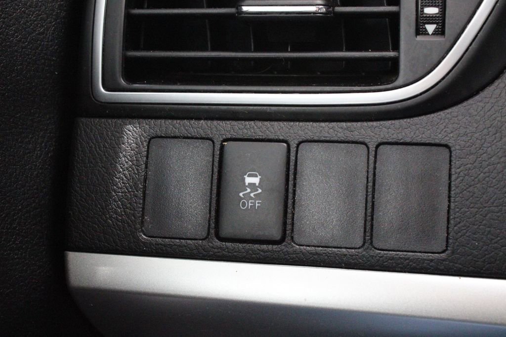 Used 2015 Toyota Camry SE FWD image 26
