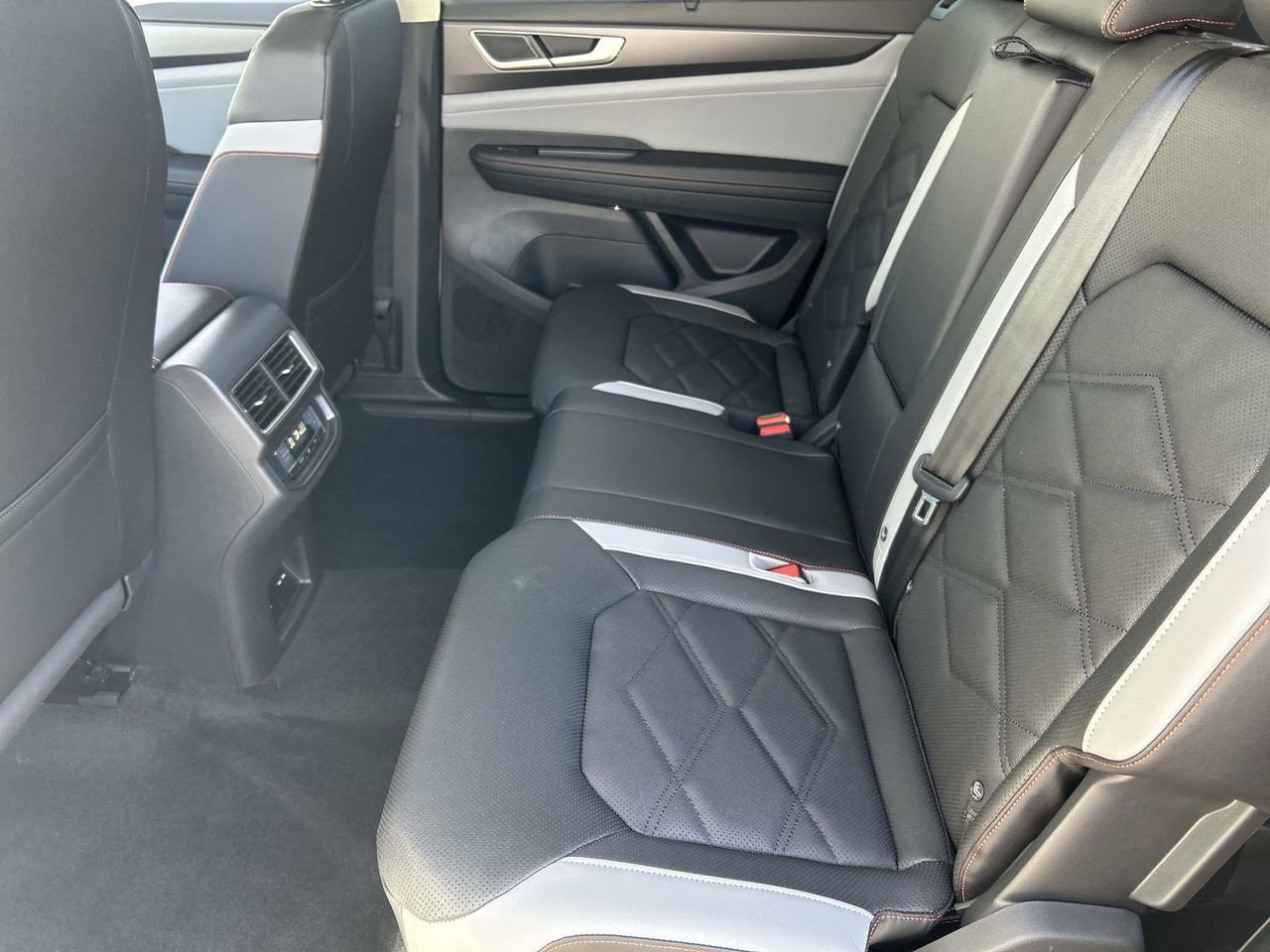 New 2026 Volkswagen Atlas Peak Edition image 13