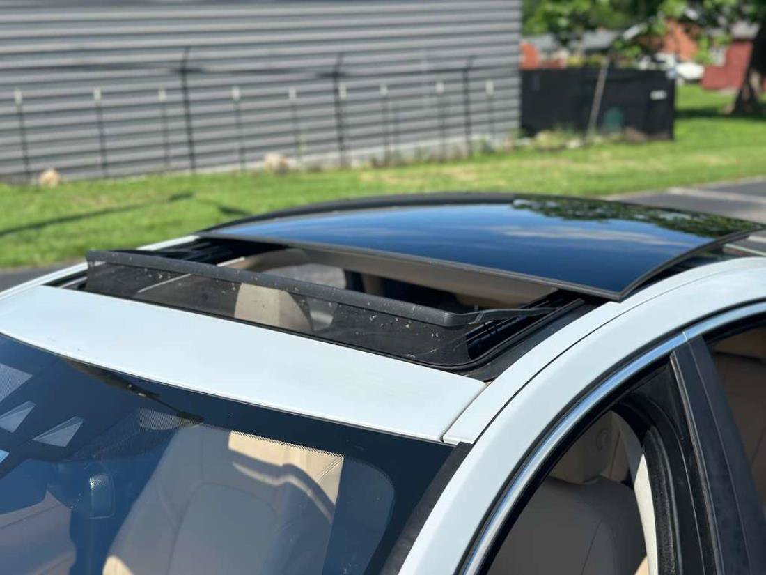 Used 2018 Jaguar XF Premium RWD image 7
