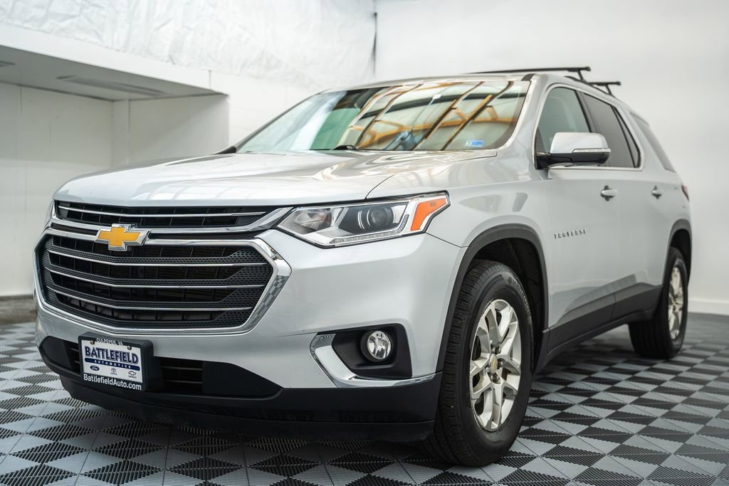 Used 2020 Chevrolet Traverse LT w/ Driver Confidence II Package AWD/4WD image 3
