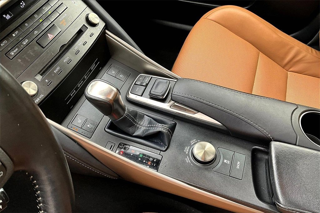Used 2018 Lexus IS 300 AWD image 17
