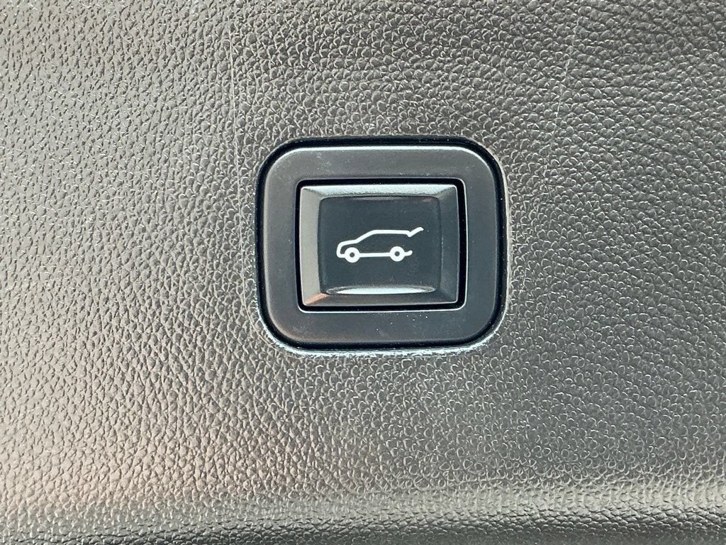 Used 2020 Buick Enclave Avenir w/ Avenir Technology Package FWD image 22