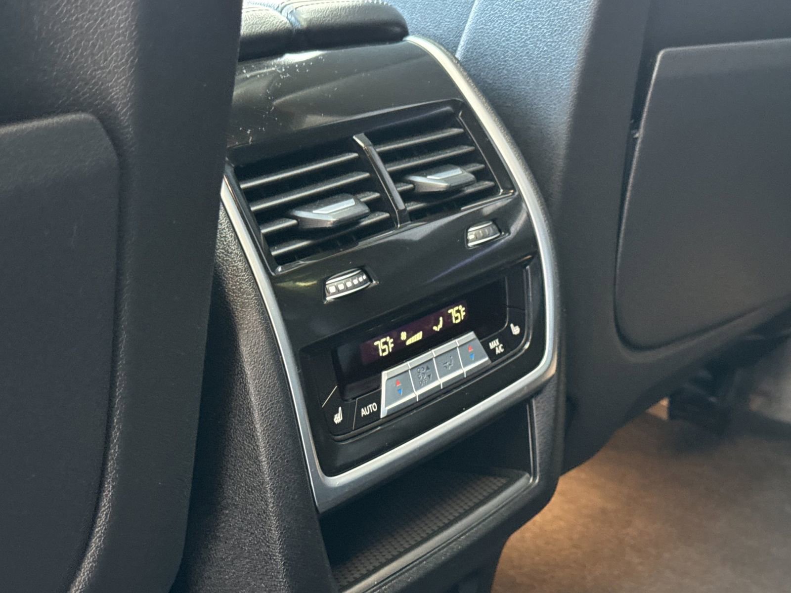 Used 2021 BMW X7 xDrive40i w/ Premium Package image 15