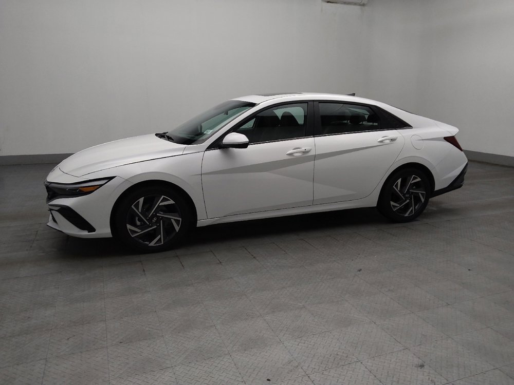 Used 2025 Hyundai Elantra SEL FWD image 2