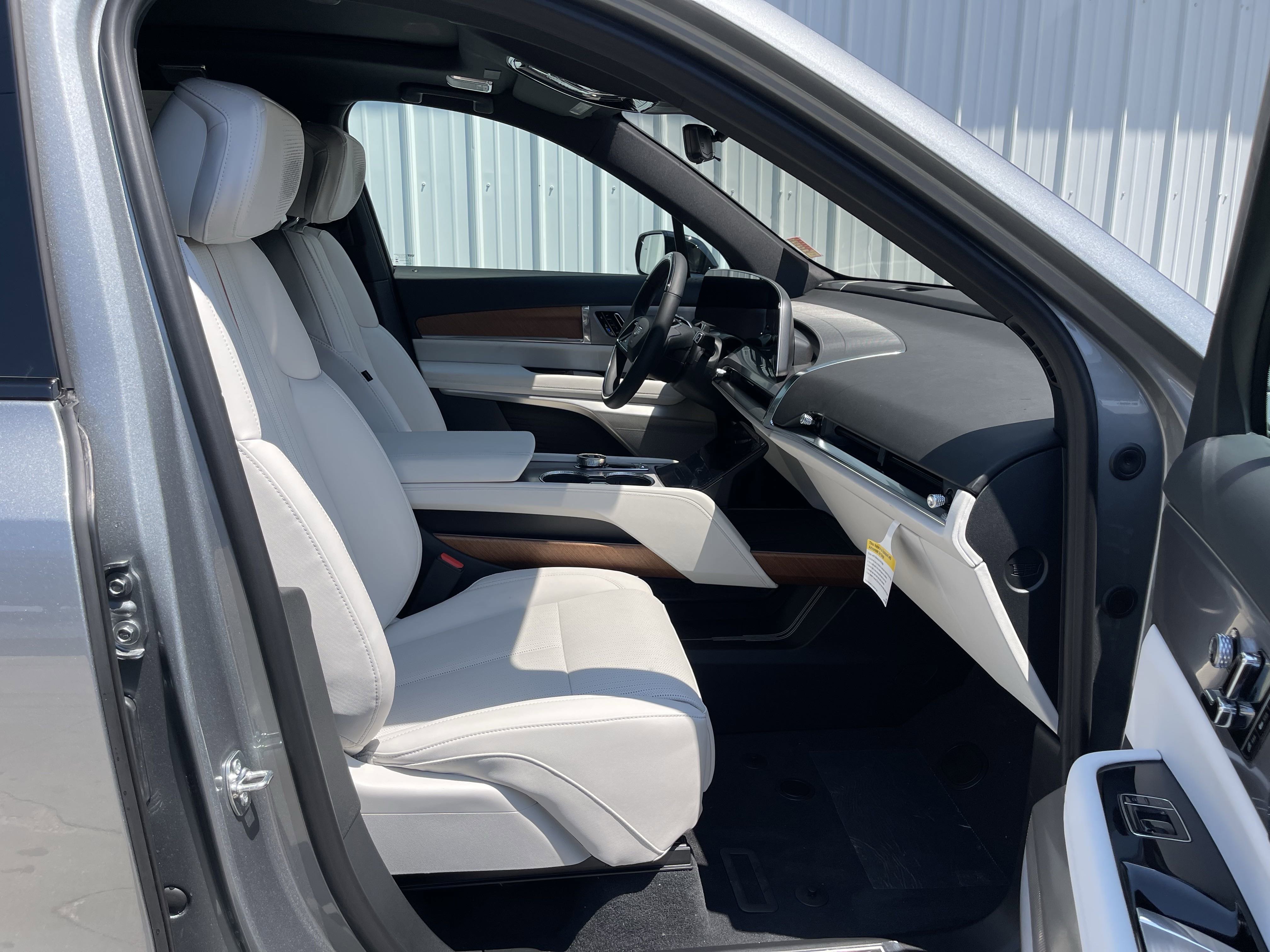 New 2026 Cadillac Vistiq Sport image 9