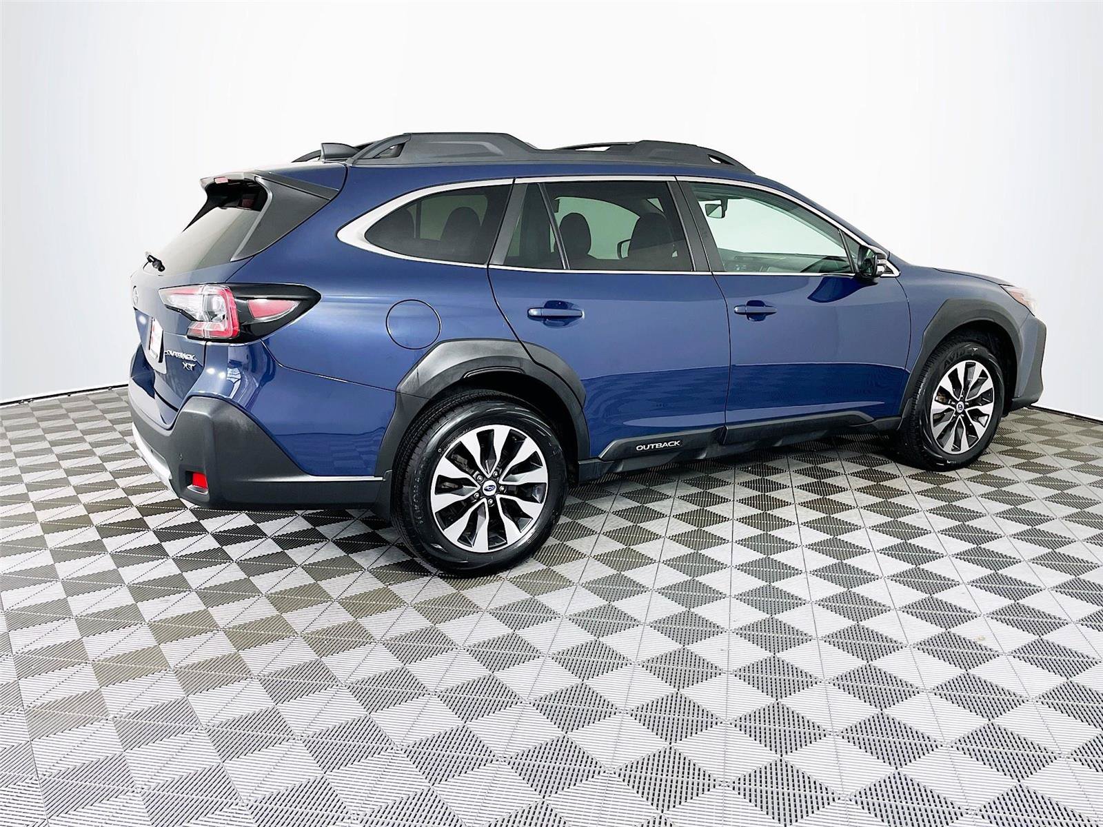 Used 2023 Subaru Outback Limited XT AWD/4WD image 11