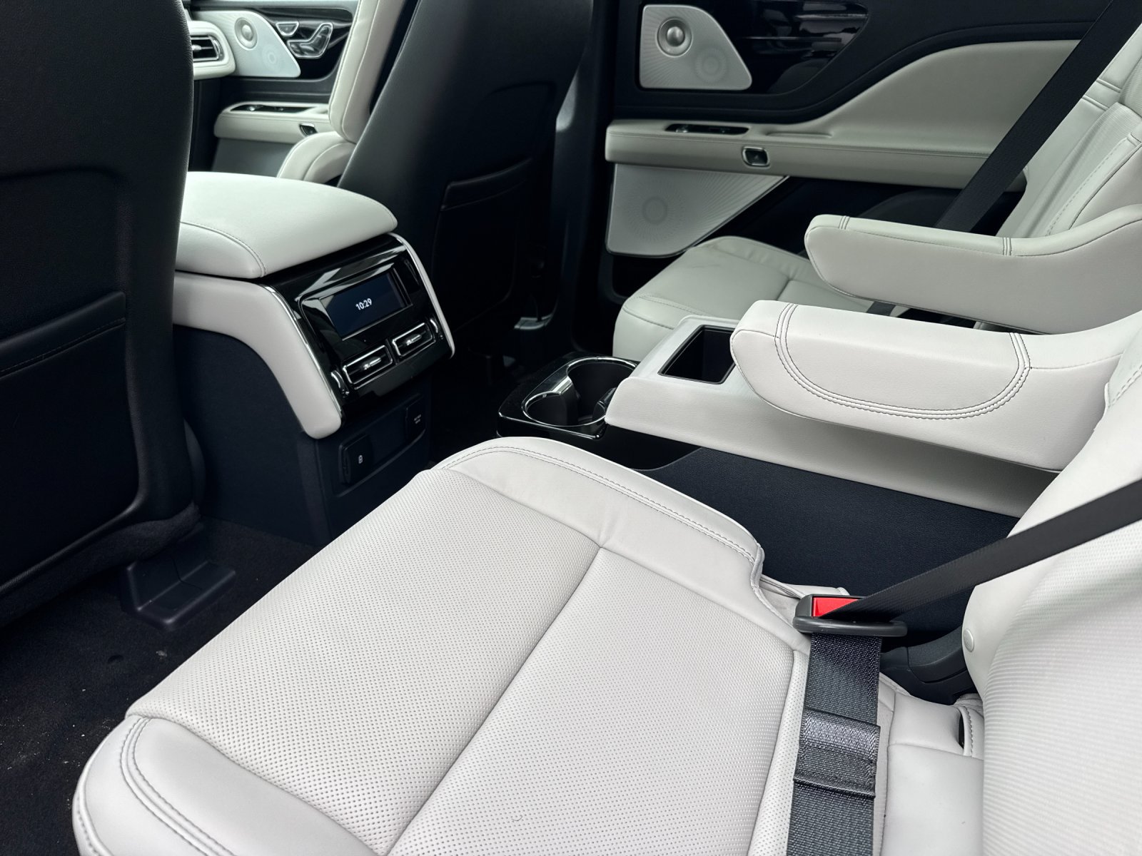 New 2026 Lincoln Aviator Reserve AWD/4WD image 11