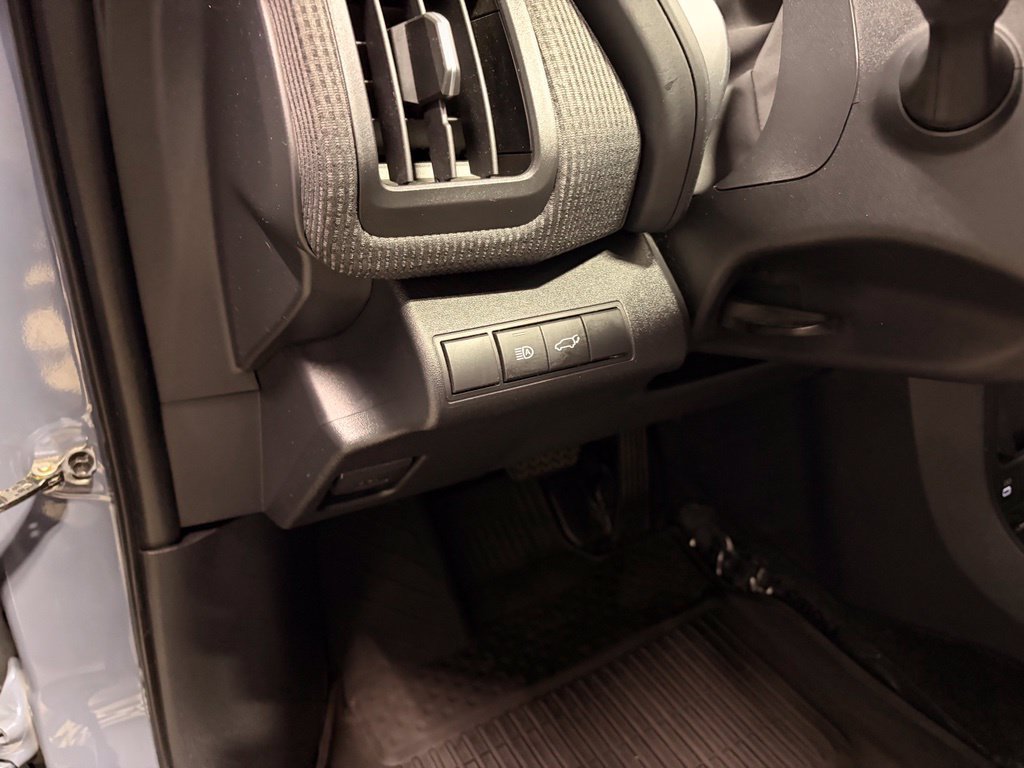 Certified 2023 Subaru Solterra AWD image 18