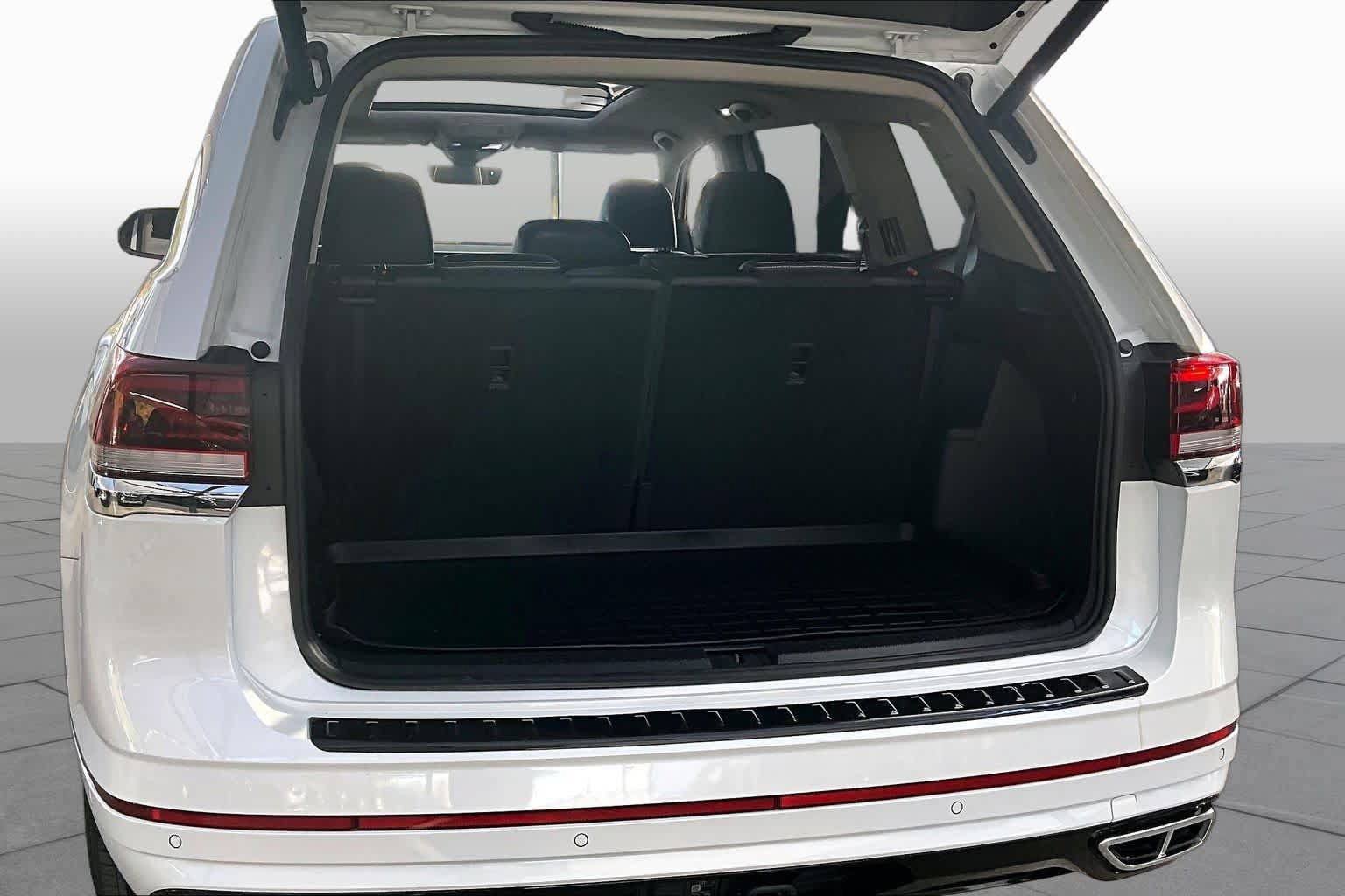 Used 2024 Volkswagen Atlas SEL Premium R-Line AWD/4WD image 37