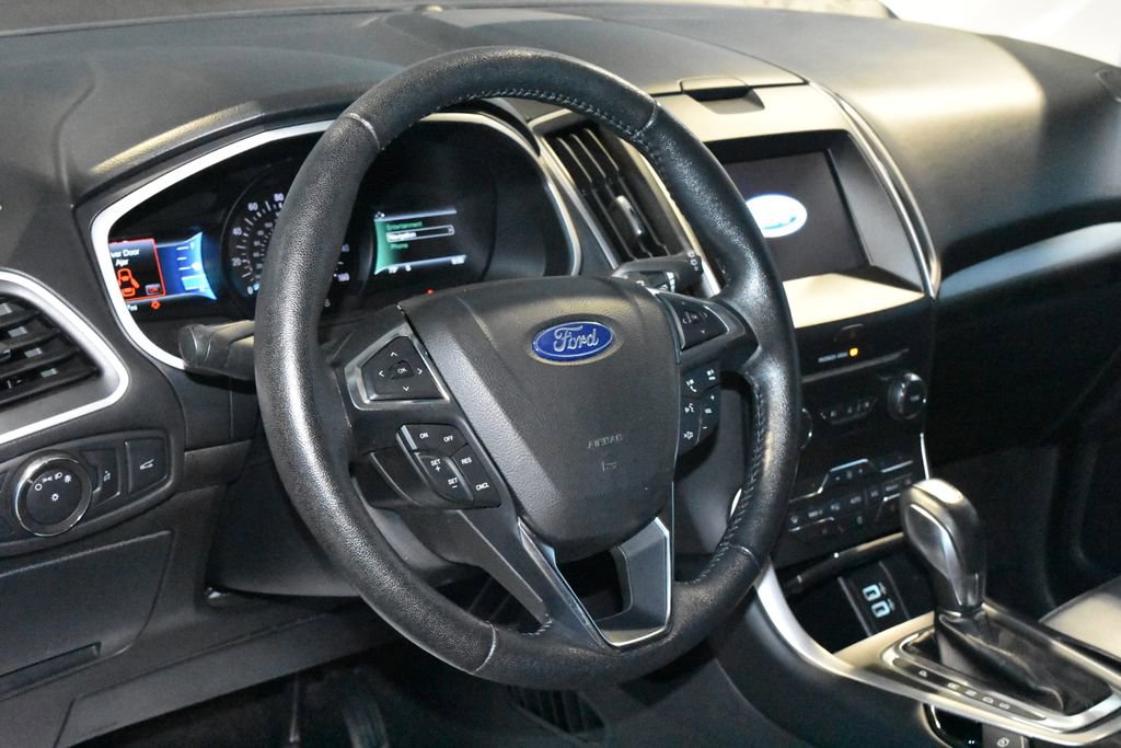 Used 2018 Ford Edge SEL w/ Equipment Group 201A AWD/4WD image 2