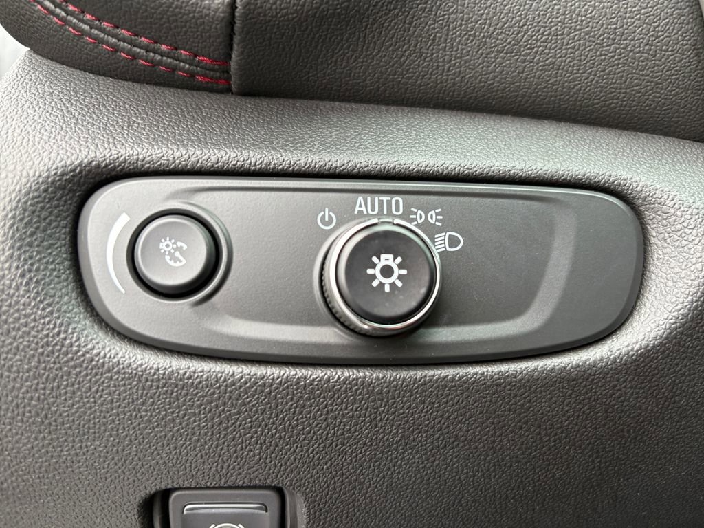 Used 2023 Chevrolet Blazer RS w/ Driver Confidence II Package image 4