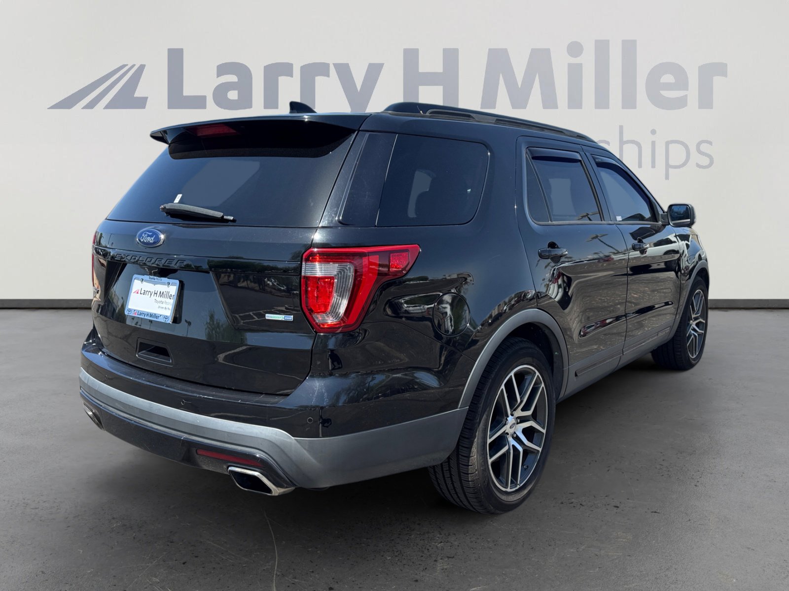 Used 2017 Ford Explorer Sport w/ Equipment Group 401A AWD/4WD image 5