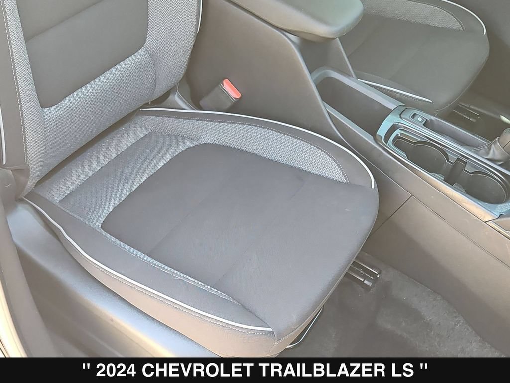Used 2024 Chevrolet TrailBlazer LS w/ LS Convenience Package FWD image 29
