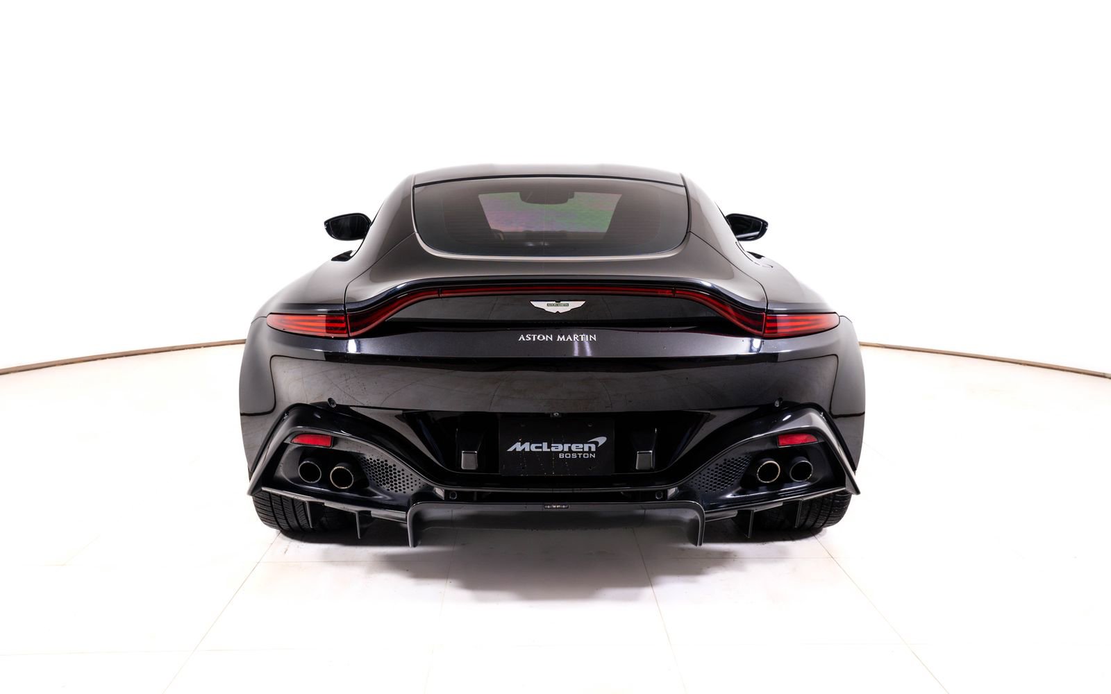 Used 2019 Aston Martin V8 Vantage Coupe image 4