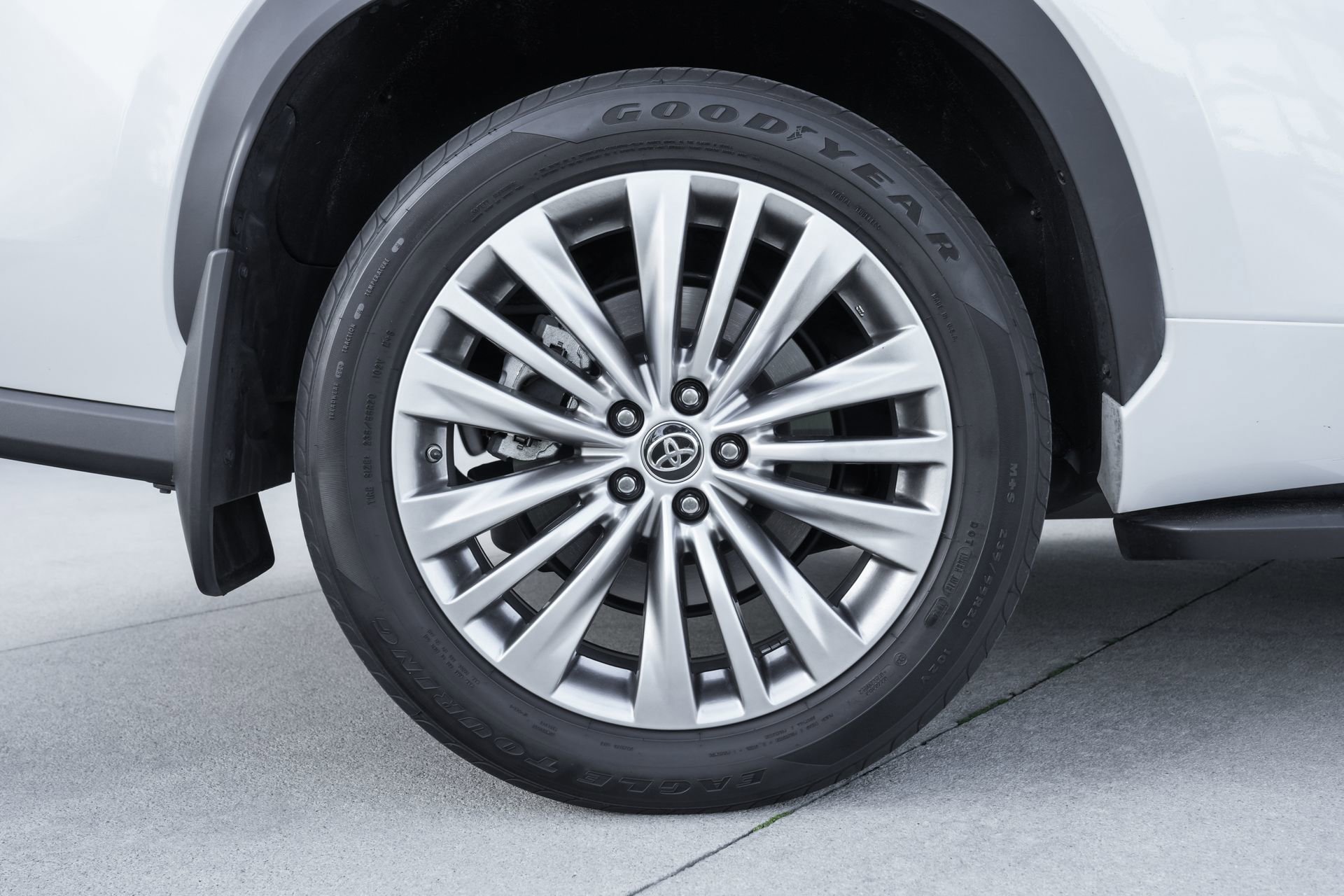 Used 2024 Toyota Highlander Platinum image 12