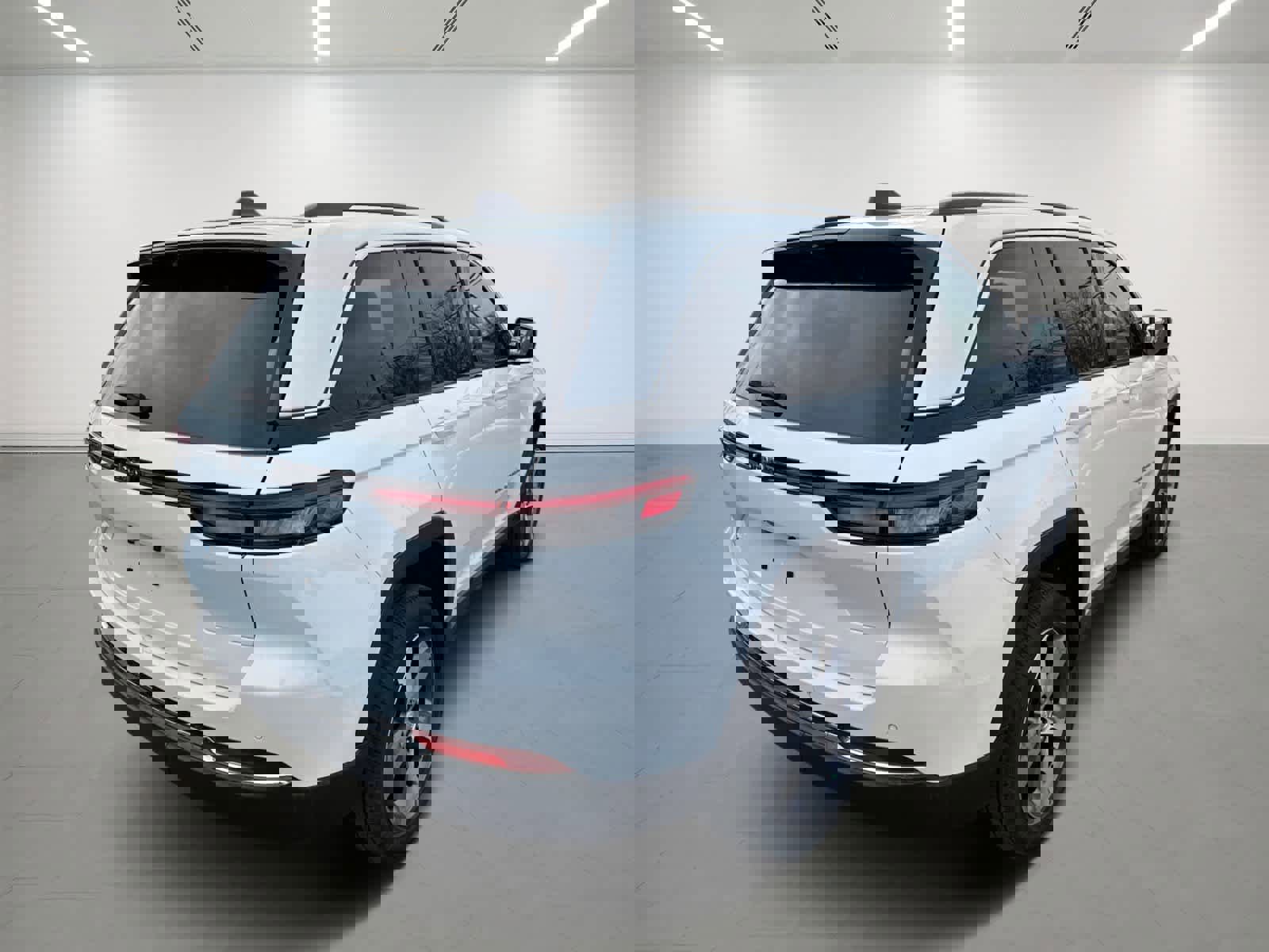 Used 2023 Jeep Grand Cherokee 4WD 4xe w/ Luxury Tech Group II image 6