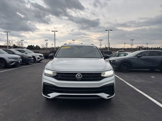 Certified 2023 Volkswagen Tiguan SE R-Line image 4