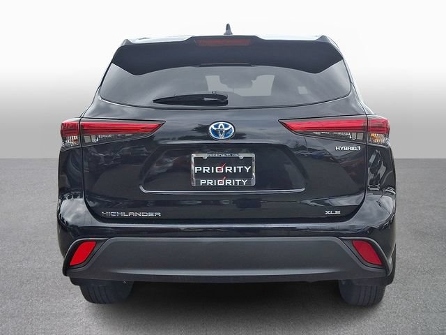 Used 2021 Toyota Highlander XLE AWD/4WD image 5