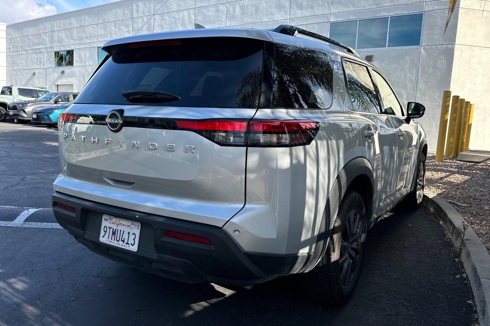 Used 2025 Nissan Pathfinder SV FWD image 4