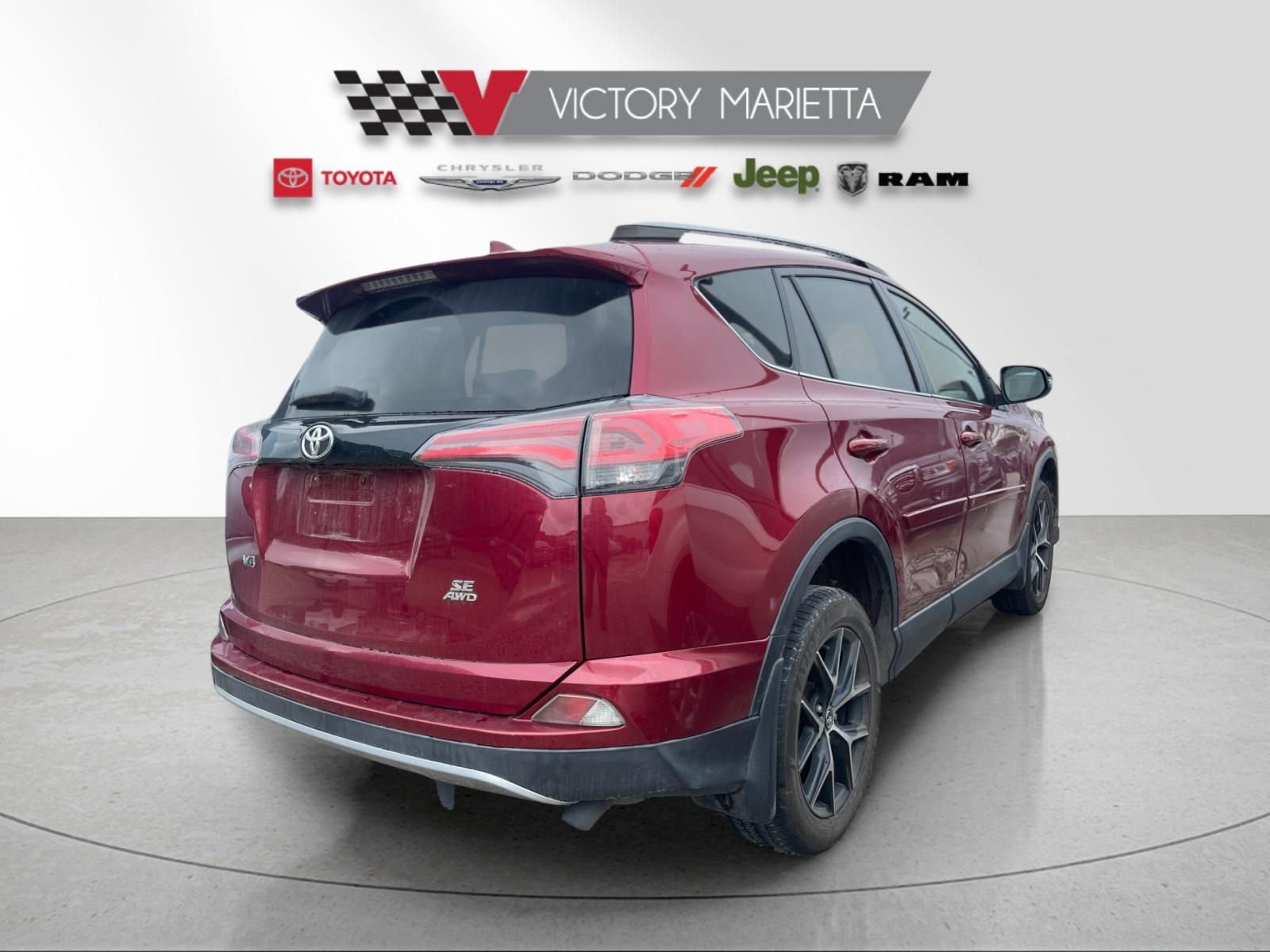 Used 2018 Toyota RAV4 SE w/ All Weather Liner Package AWD/4WD image 4