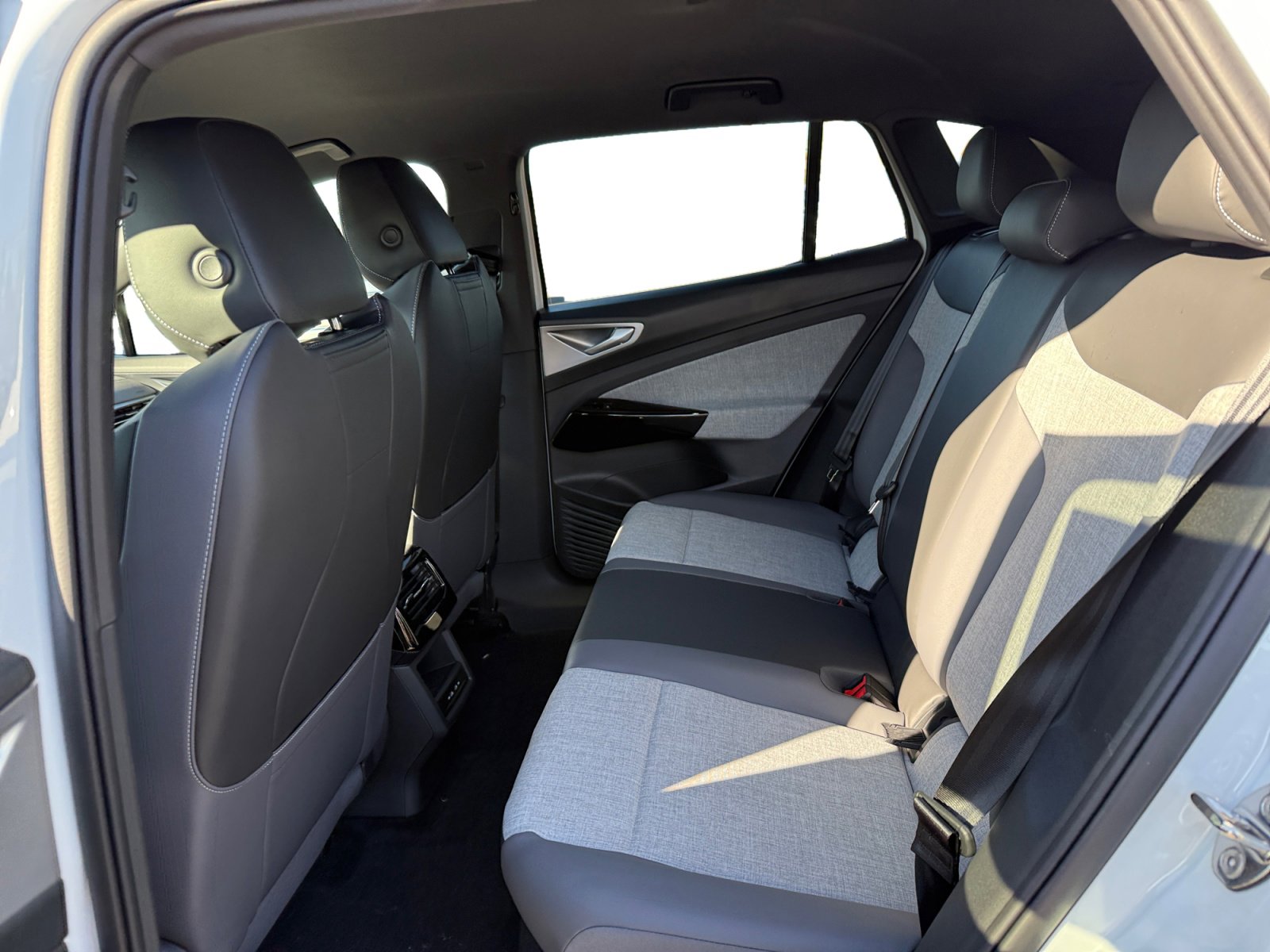 New 2025 Volkswagen ID.4 Pro RWD image 16