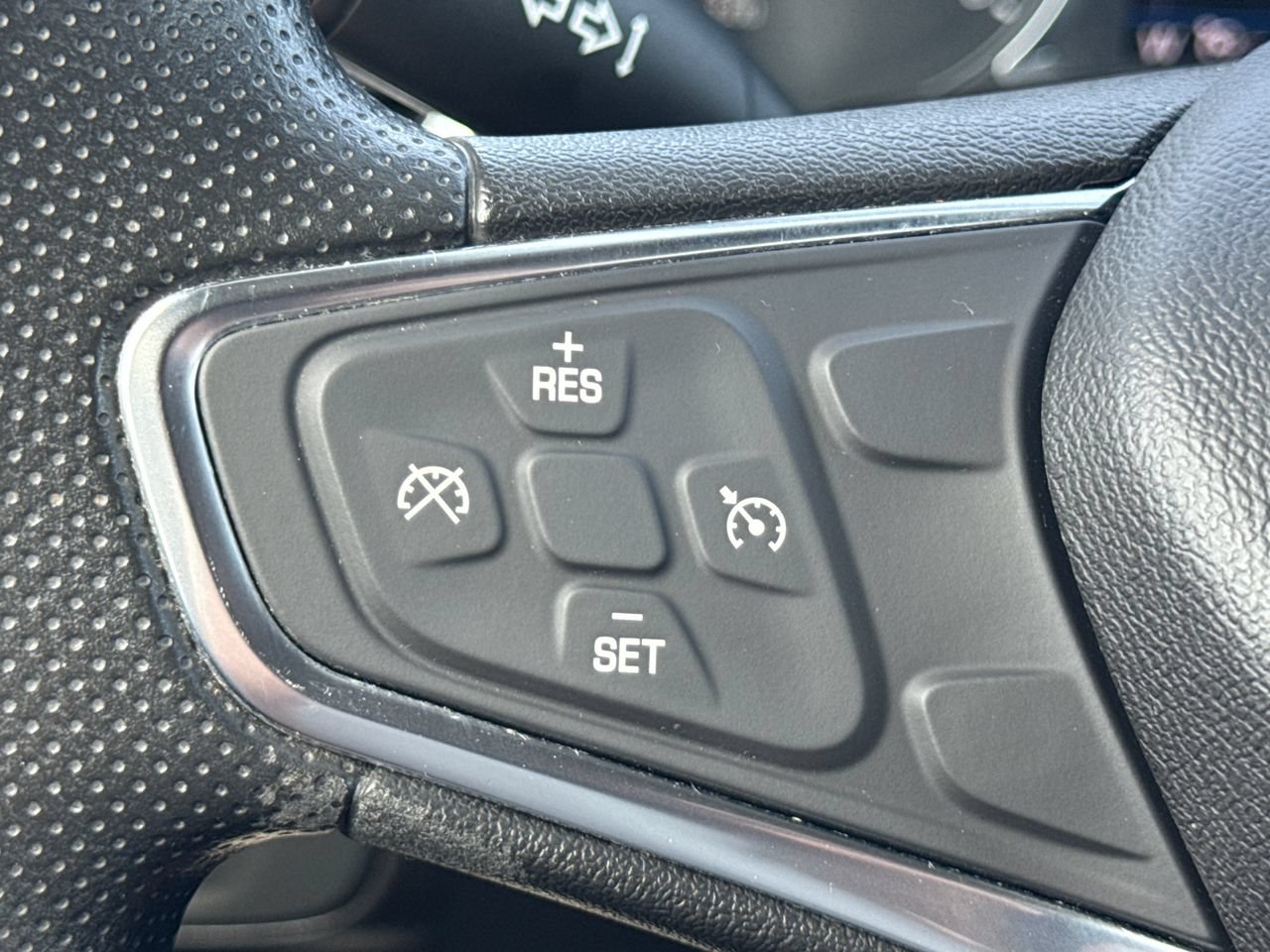 Used 2019 Chevrolet Equinox LT w/ LPO, Blackout Package FWD image 29