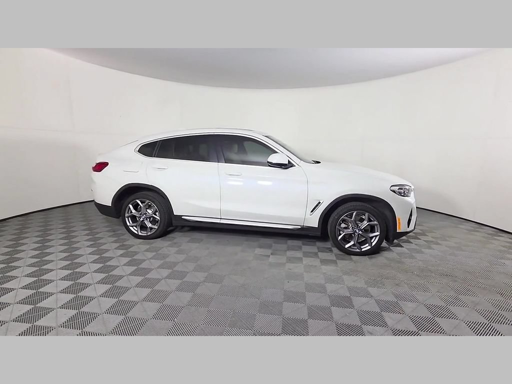 Used 2025 BMW X4 xDrive30i AWD/4WD image 36