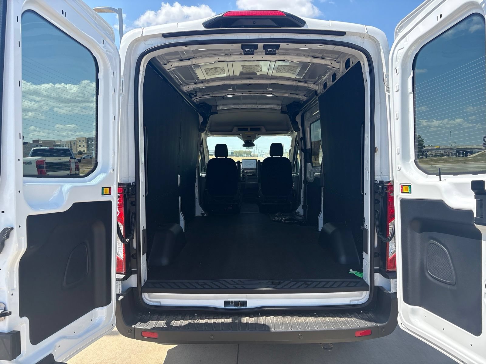 New 2026 Ford Transit 150 148 Medium Roof w/ Load Area Protection Package RWD image 6