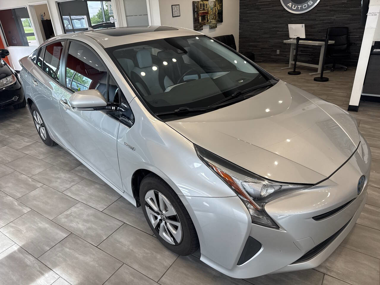 Used 2016 Toyota Prius Four w/ Advanced Technology Package FWD image 4