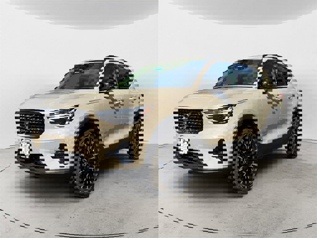 New 2025 Volvo XC40 B5 Ultra w/ Climate Package image 2
