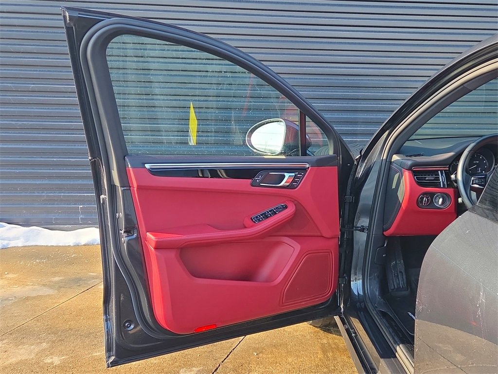 Certified 2023 Porsche Macan GTS image 6