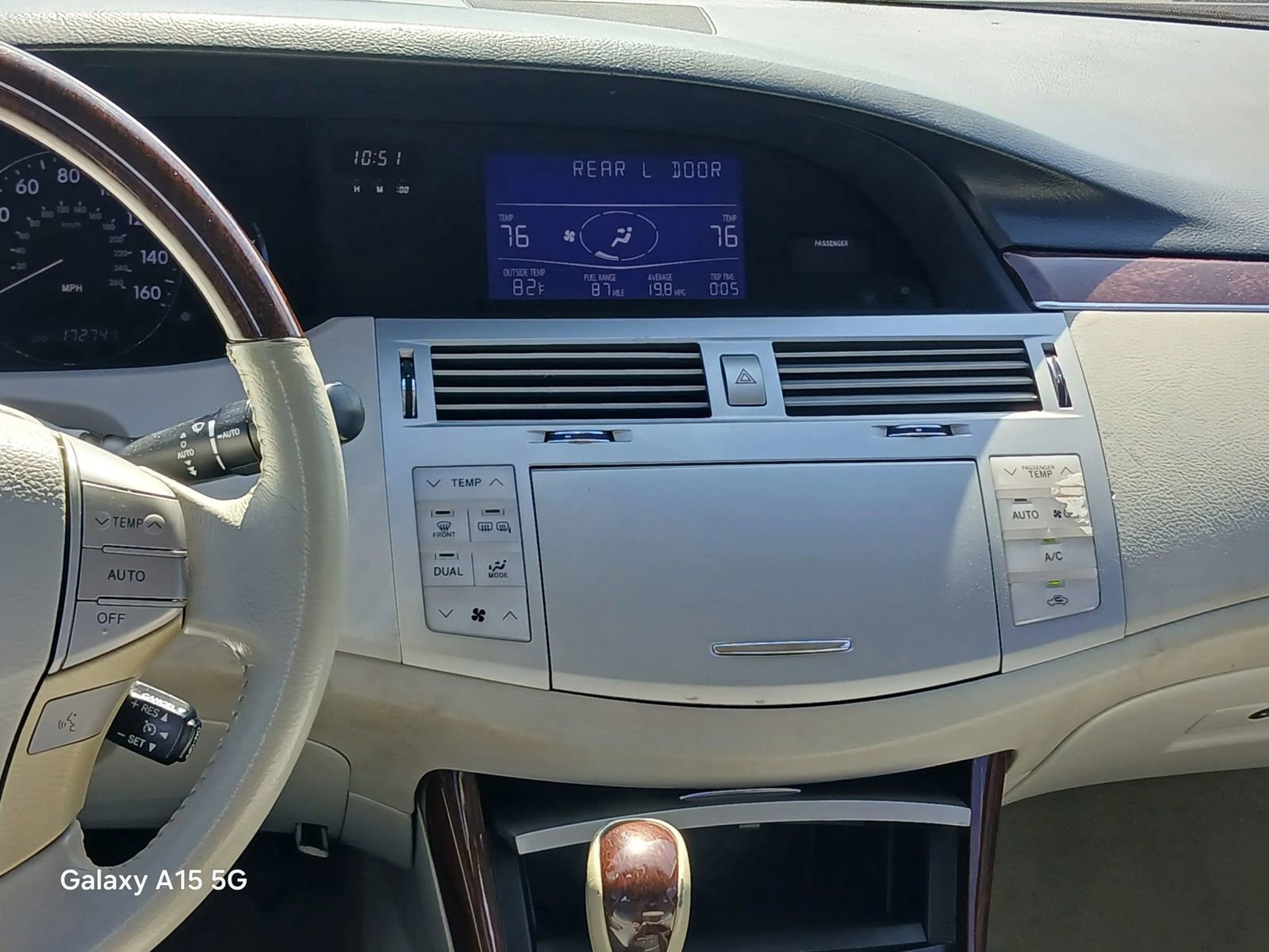 Used 2010 Toyota Avalon Limited FWD image 30