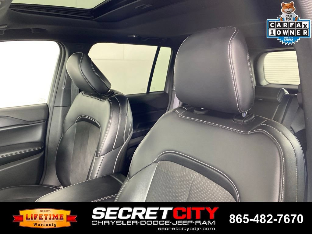 Used 2023 Jeep Grand Cherokee Altitude AWD/4WD image 10
