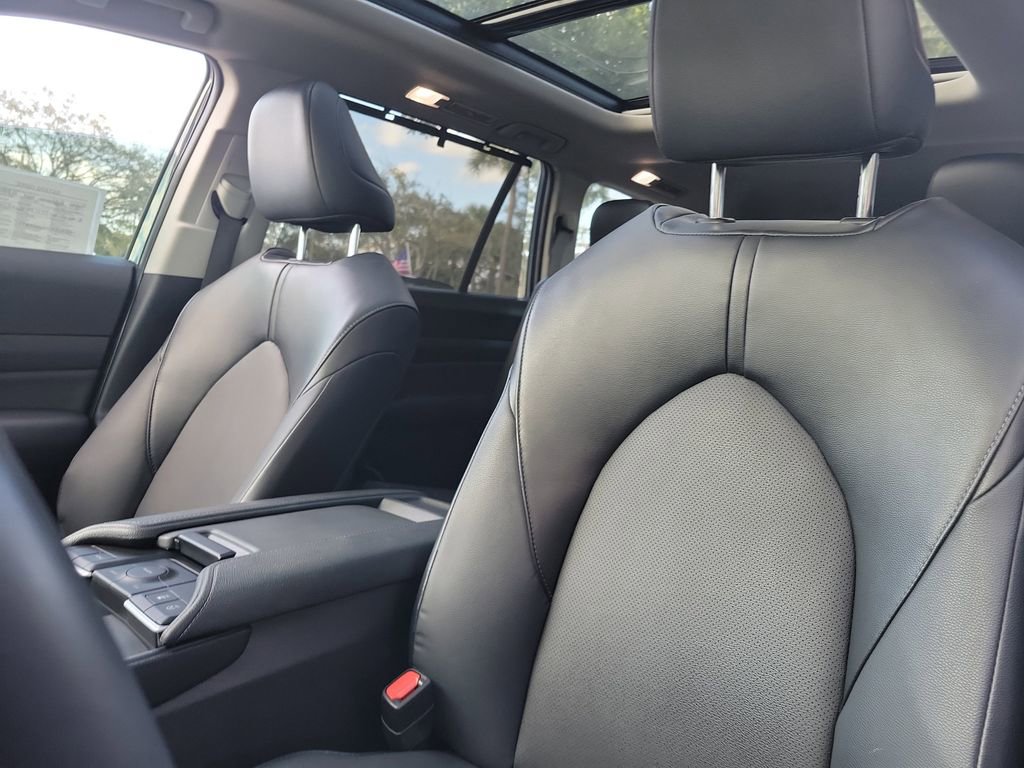 Used 2024 Toyota Grand Highlander XLE image 21
