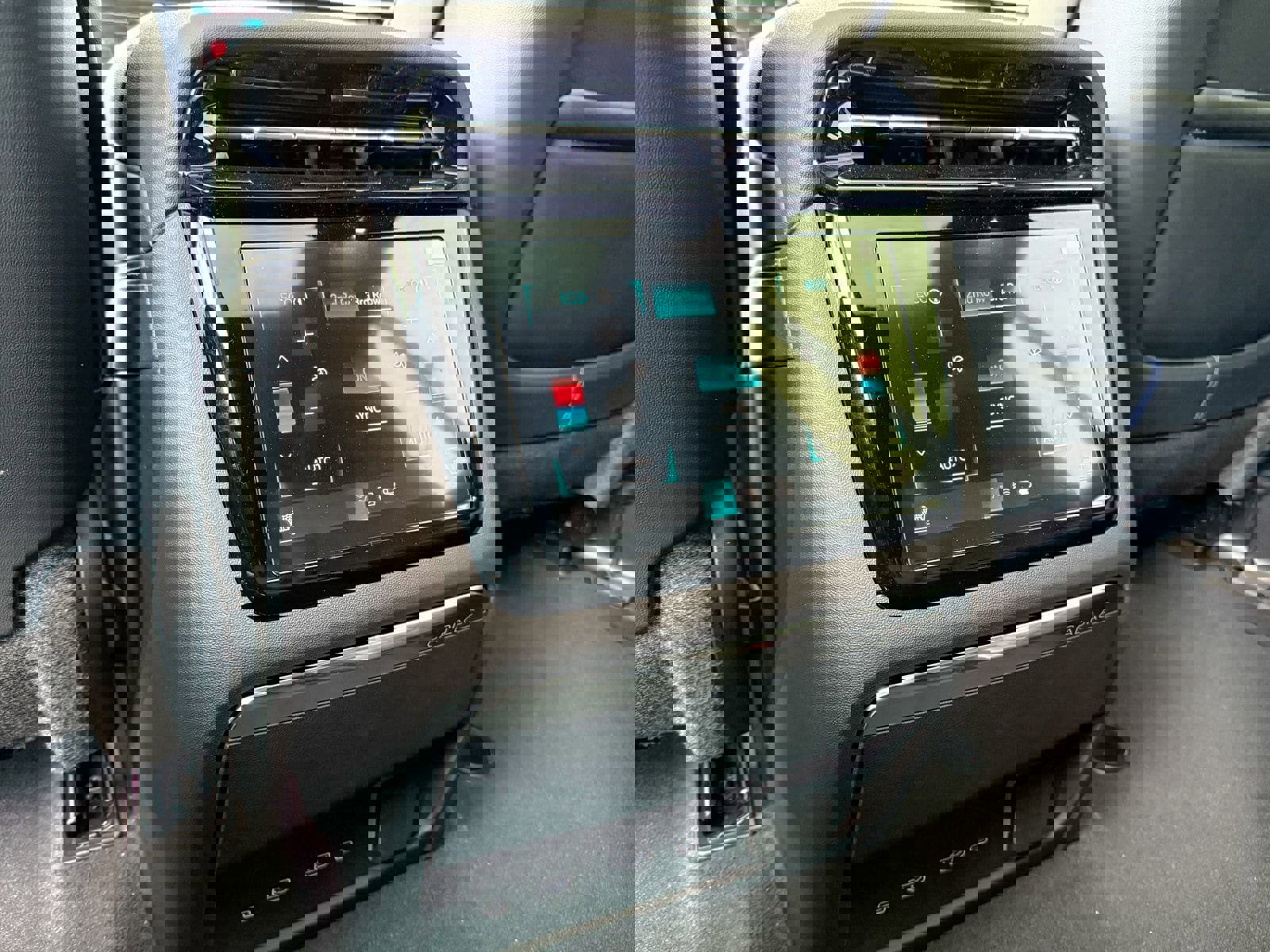 New 2026 Cadillac Escalade IQL Sport 1 w/ LPO, ONYX Package image 32