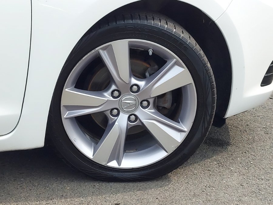 Used 2014 Acura ILX w/ Technology Package FWD image 17