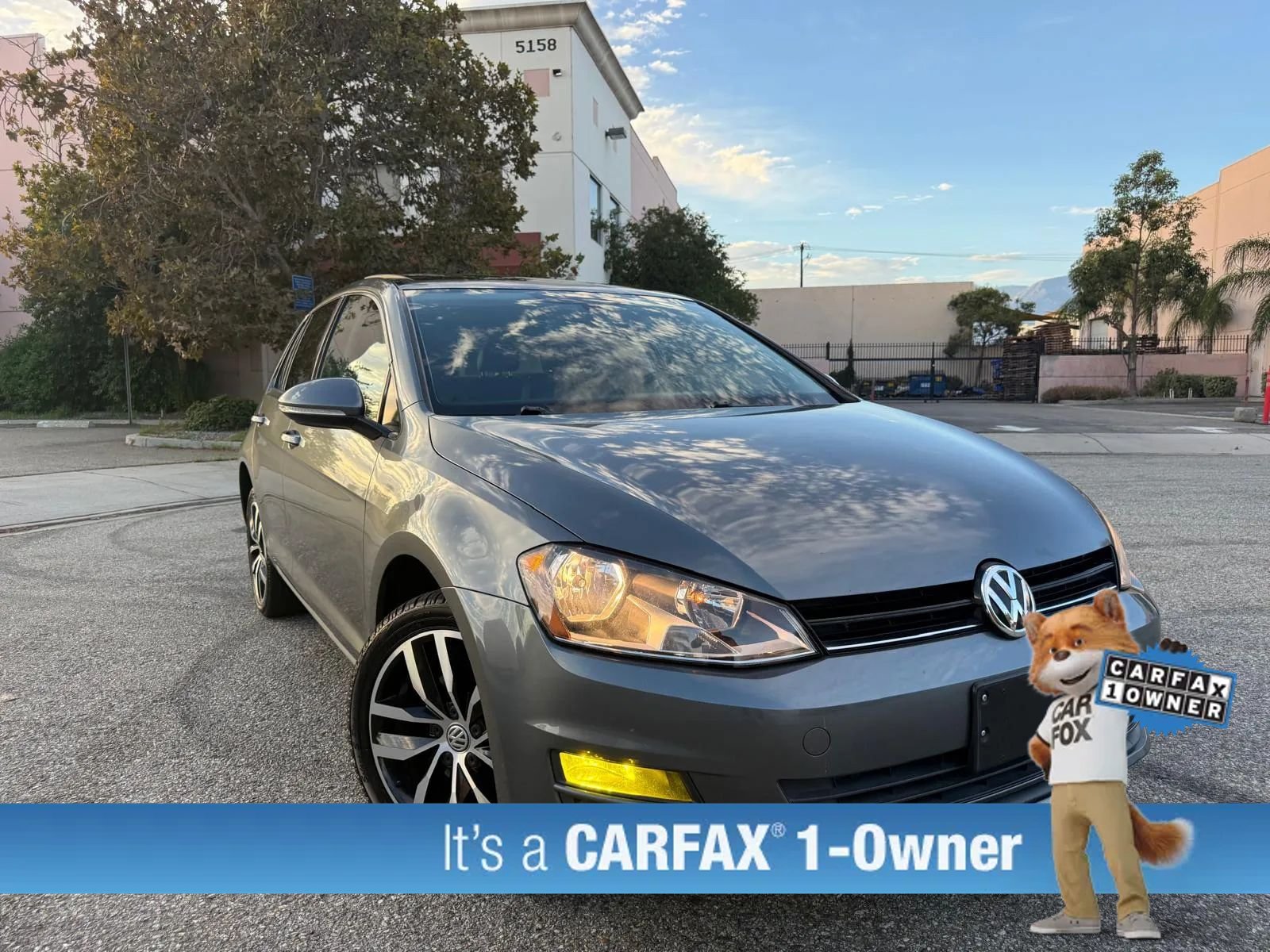 Used 2017 Volkswagen Golf SE FWD image 1