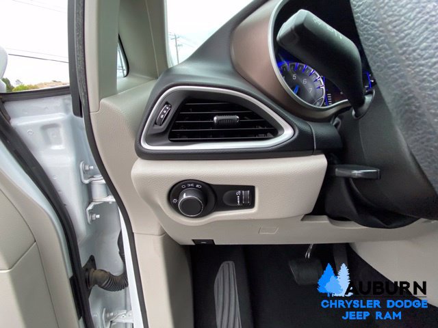 Used 2021 Chrysler Voyager L FWD image 35